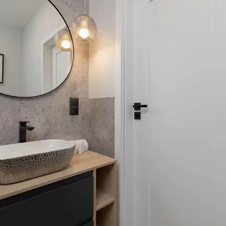 Modern With Parking & Gym By Renters Apartman