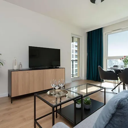 Modern With Parking & Gym By Renters